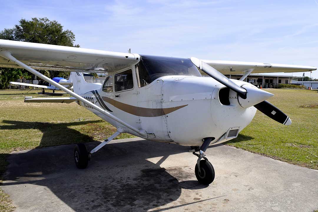 n2382r-cessna-172-r