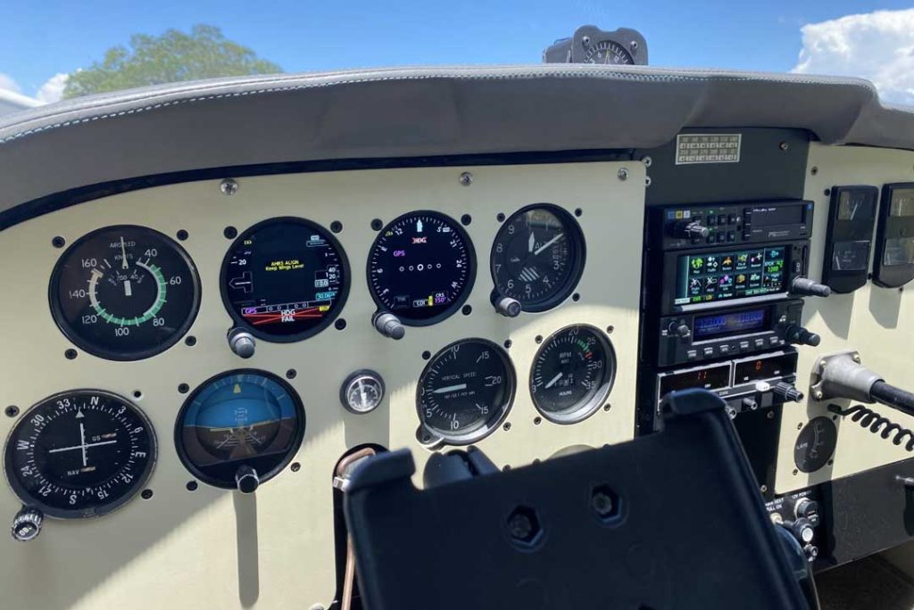 Cessna 172L N7198Q panel